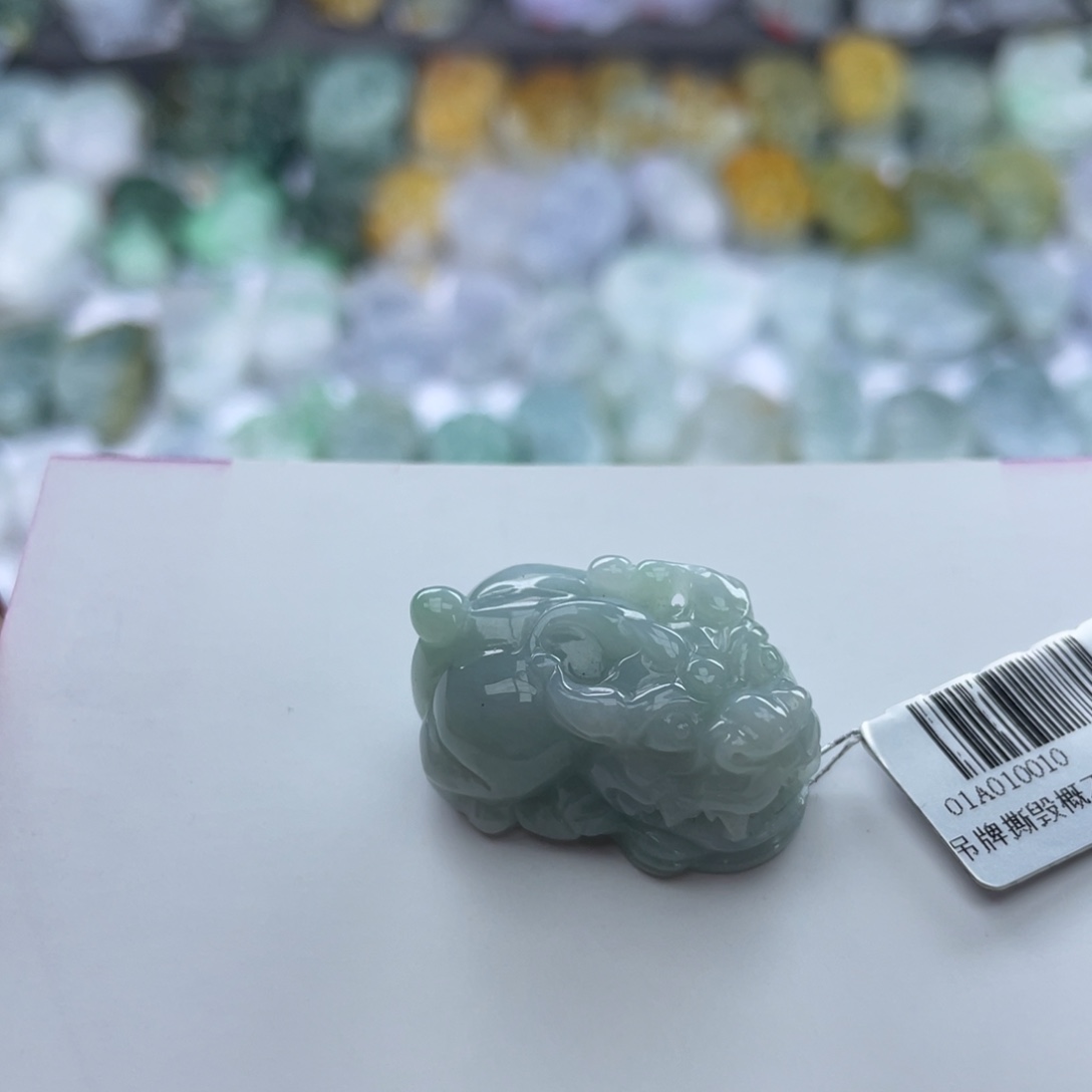 翡翠颈饰未镶嵌貔貅