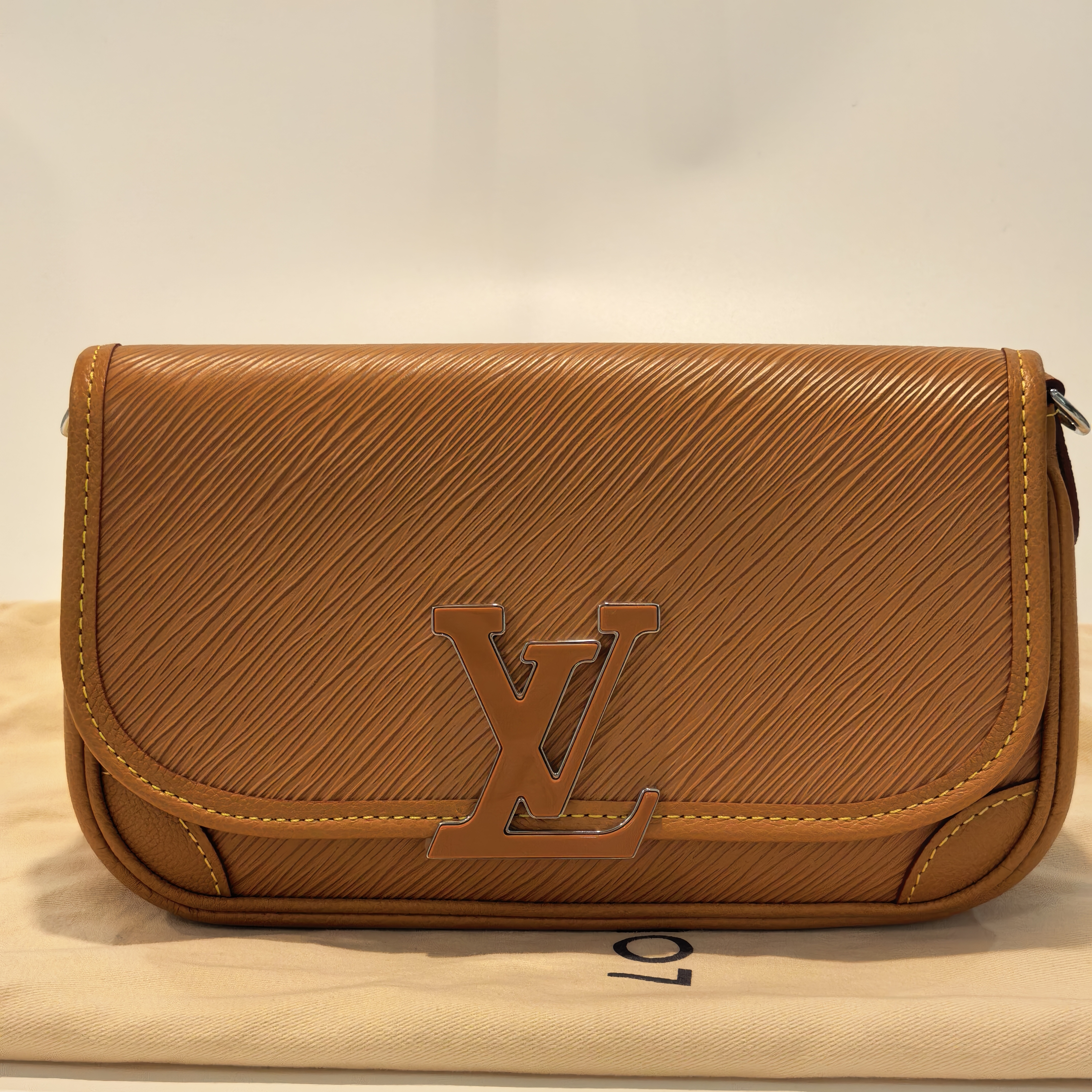 未使用 LouisVuitton/路易威登  Buci树脂Epi粒面牛皮革单肩包