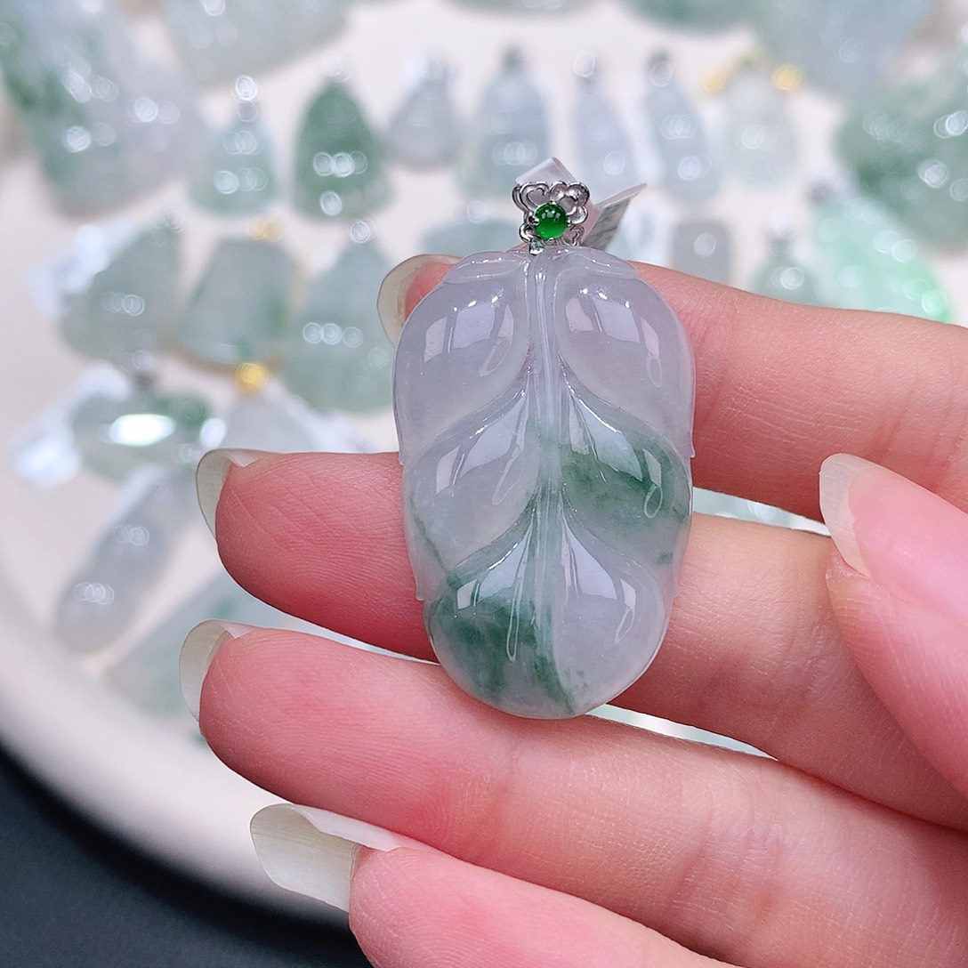 颈饰18K金镶嵌翡翠32.2-21-4.5