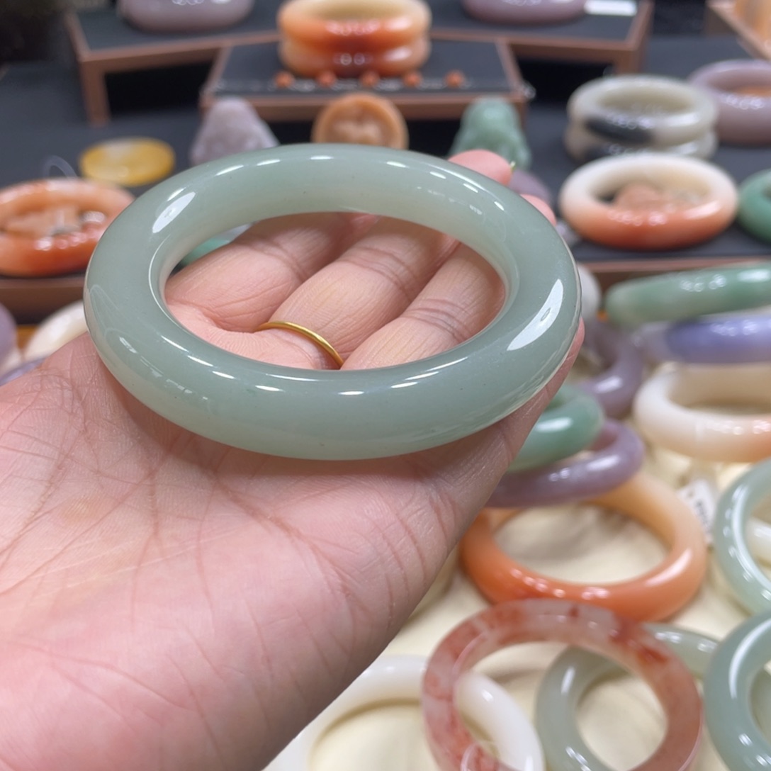 石英岩玉手镯未镶嵌?****i