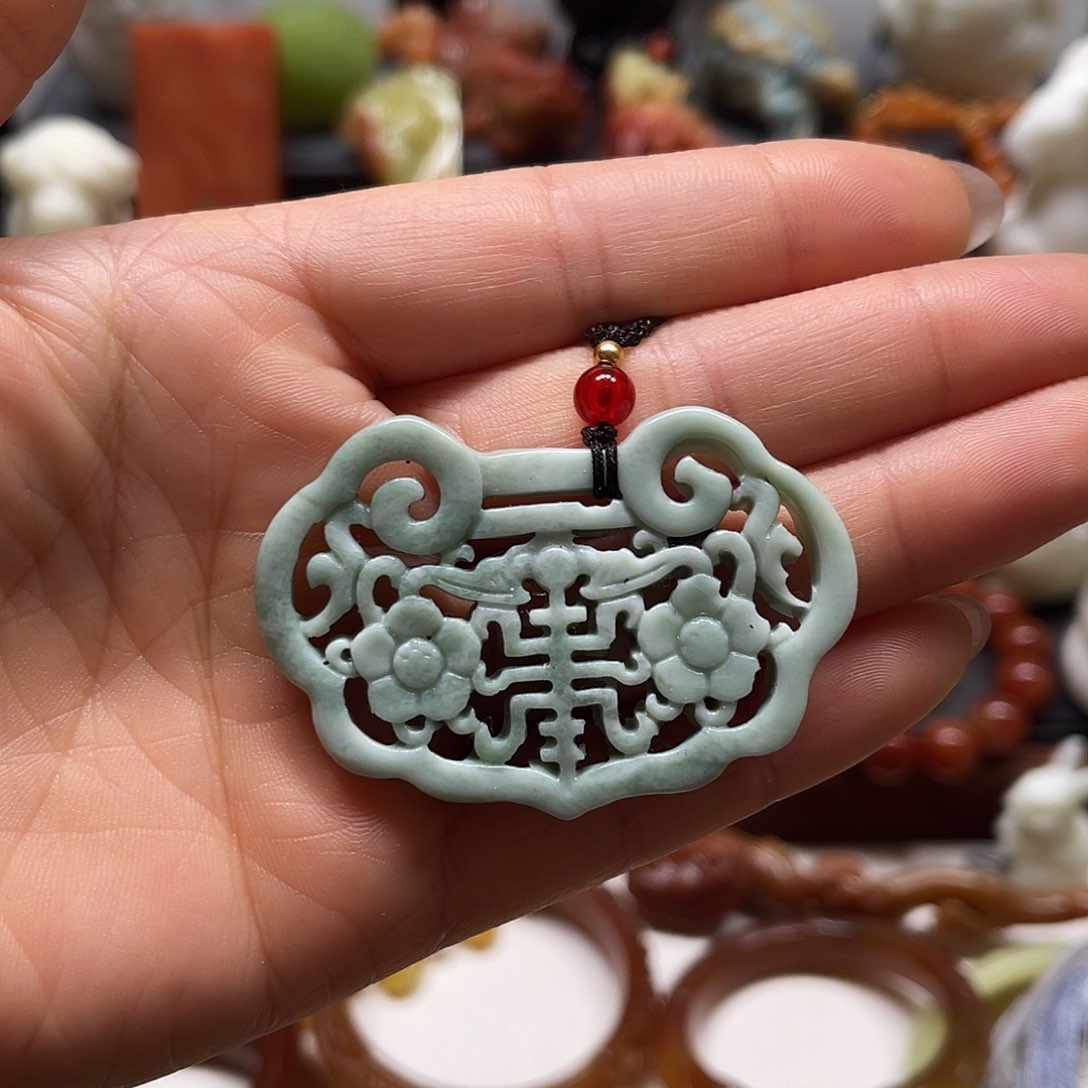 蛇纹石玉吊坠发一个未镶嵌