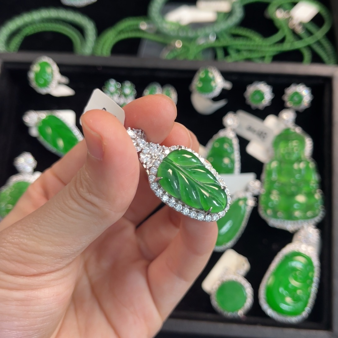 翡翠银S925镶嵌戒指叶子吊坠