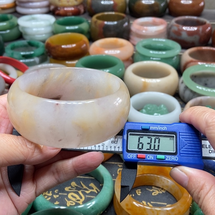 石英质玉未镶嵌手镯