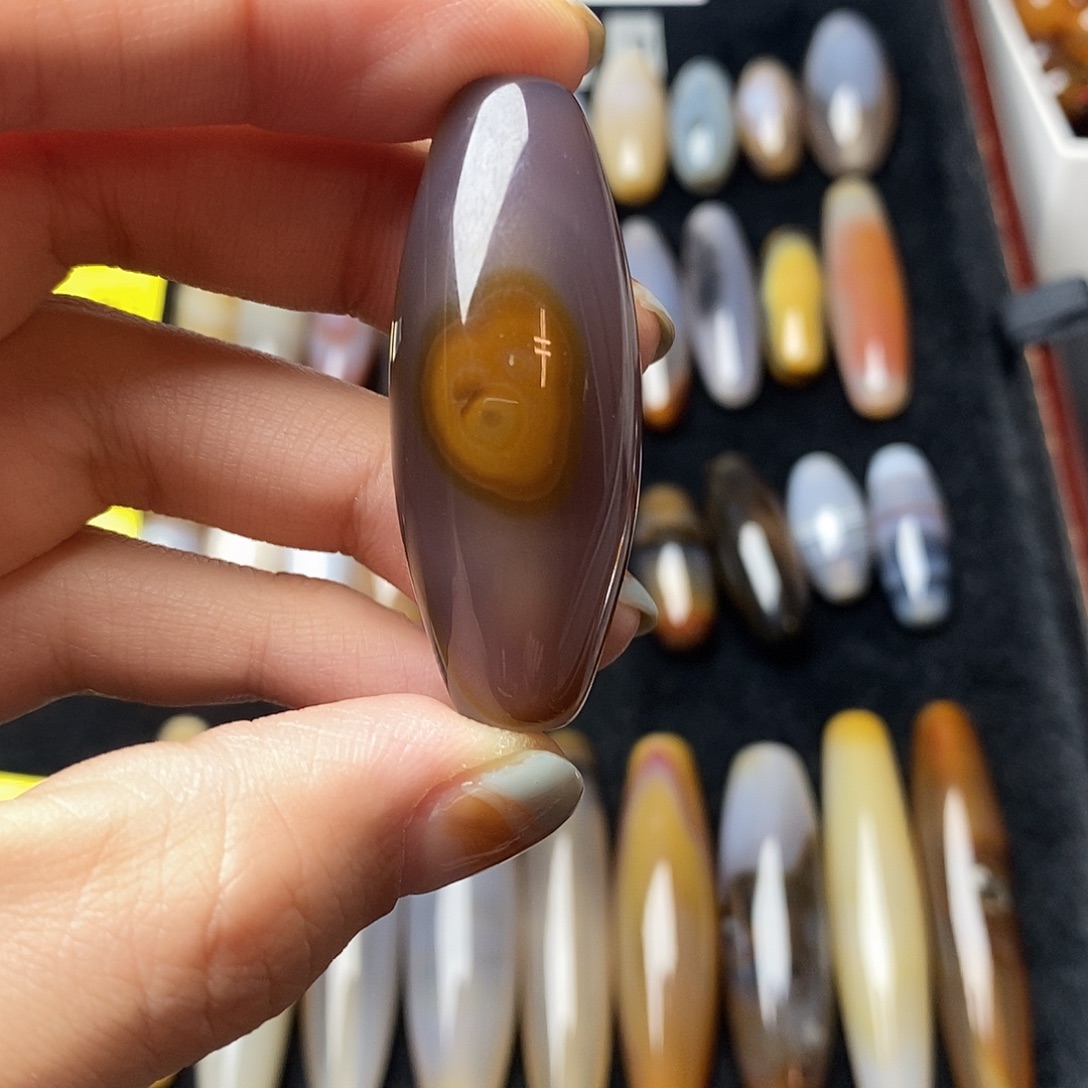 守***白玛瑙/玉髓未镶嵌颈饰