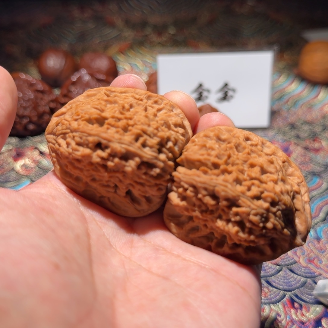 把件核桃477高炮南疆石，尺寸43 42 45