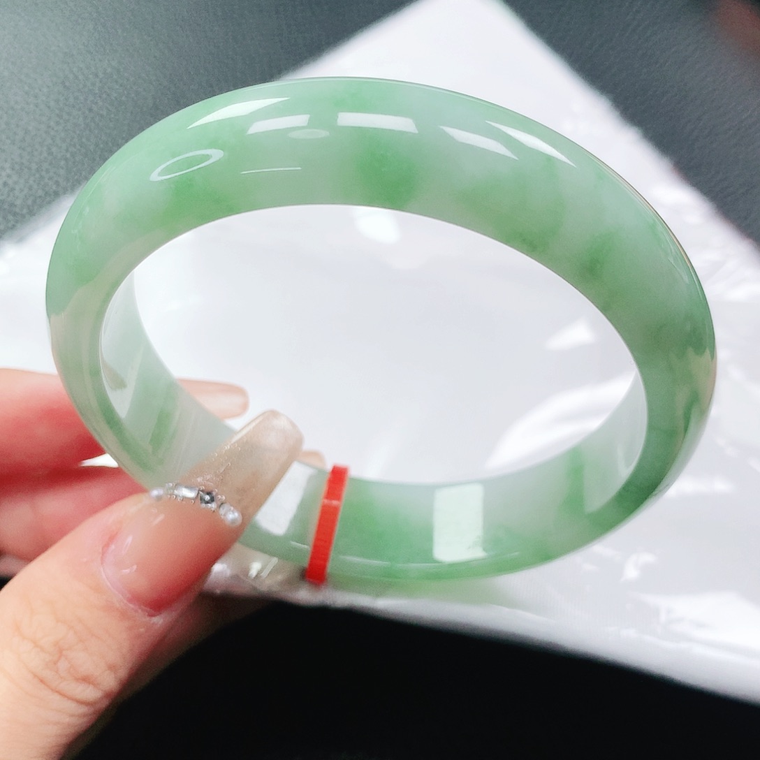 翡翠手镯未镶嵌59圈