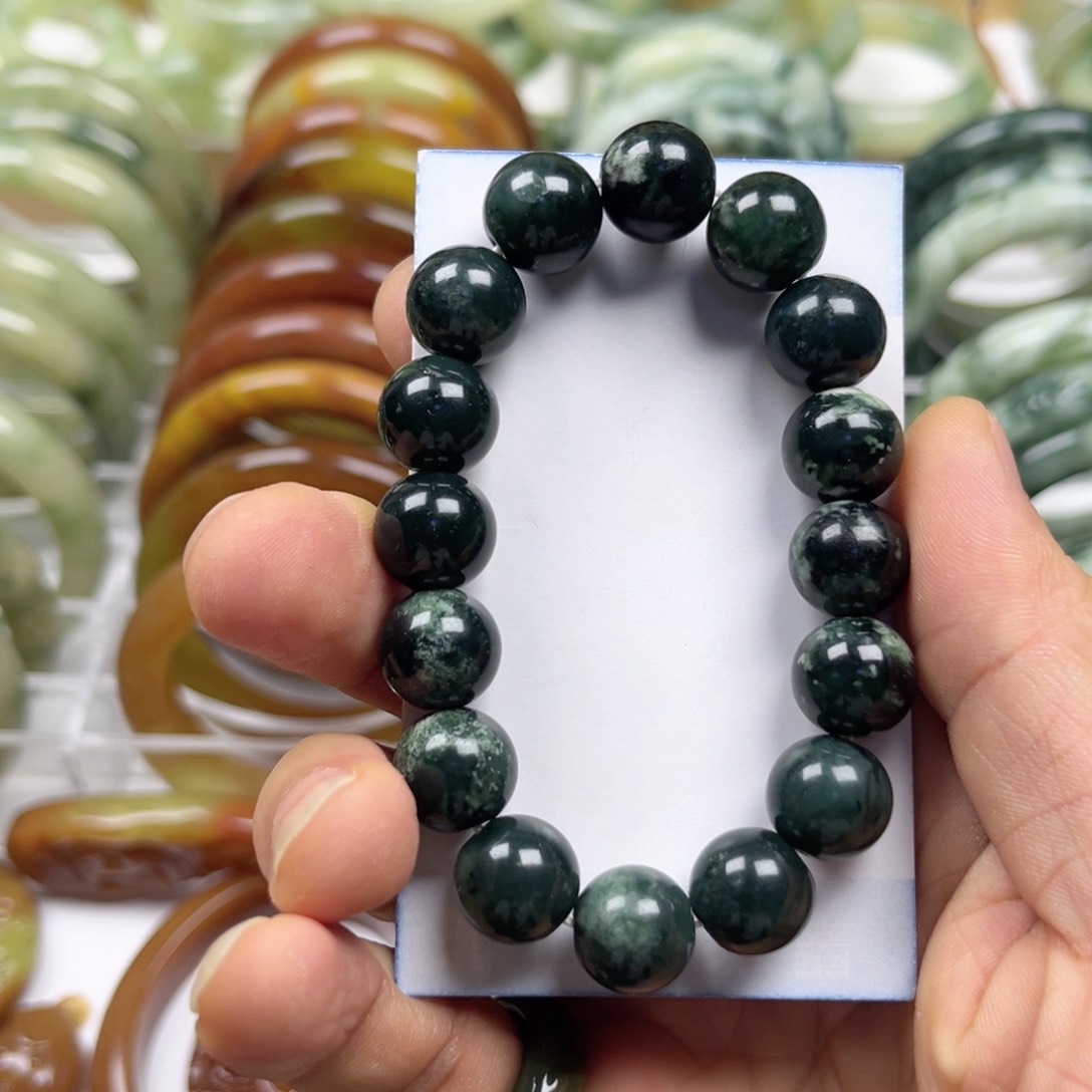 透闪石-蛇纹石玉手镯未镶嵌