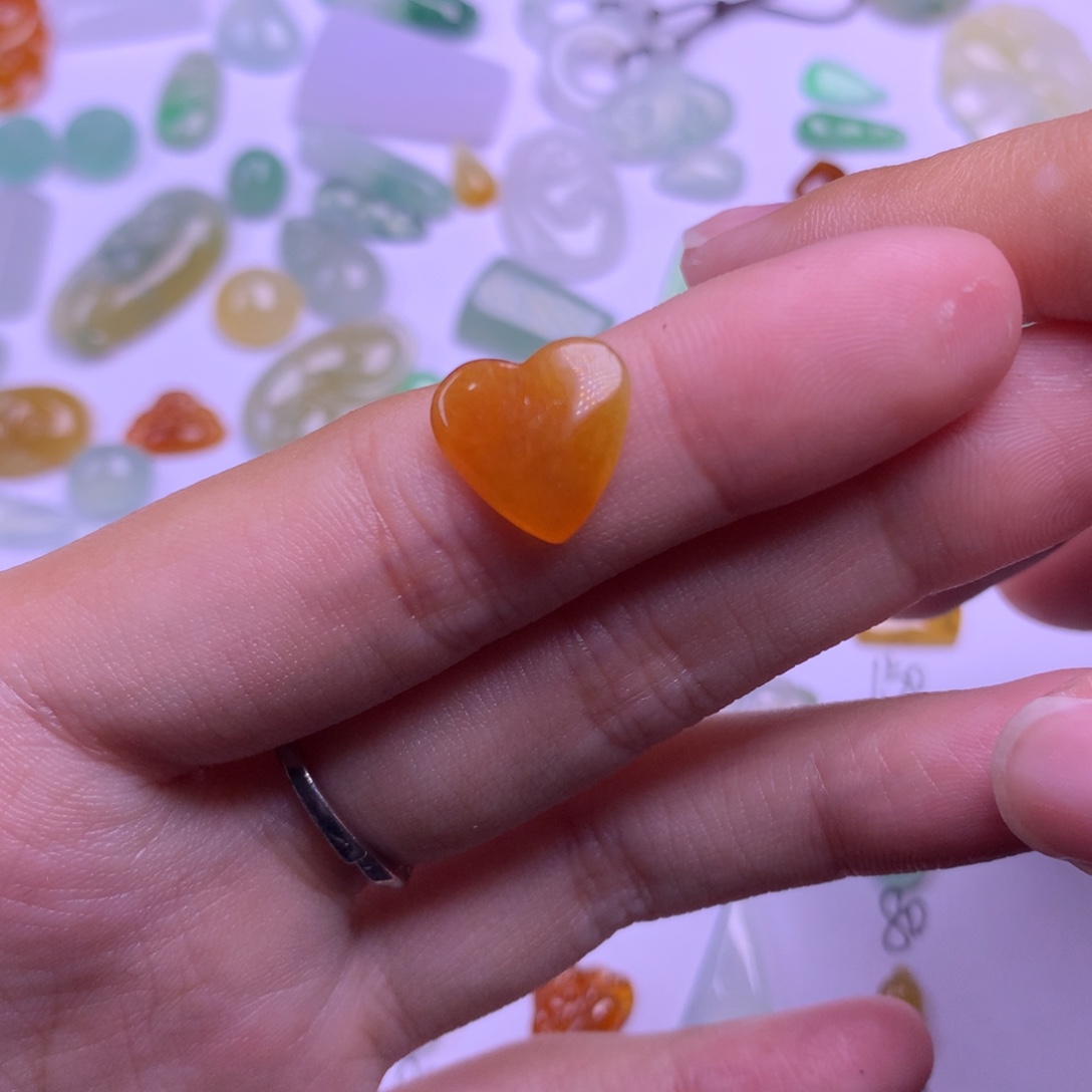 翡翠未镶嵌颈饰心