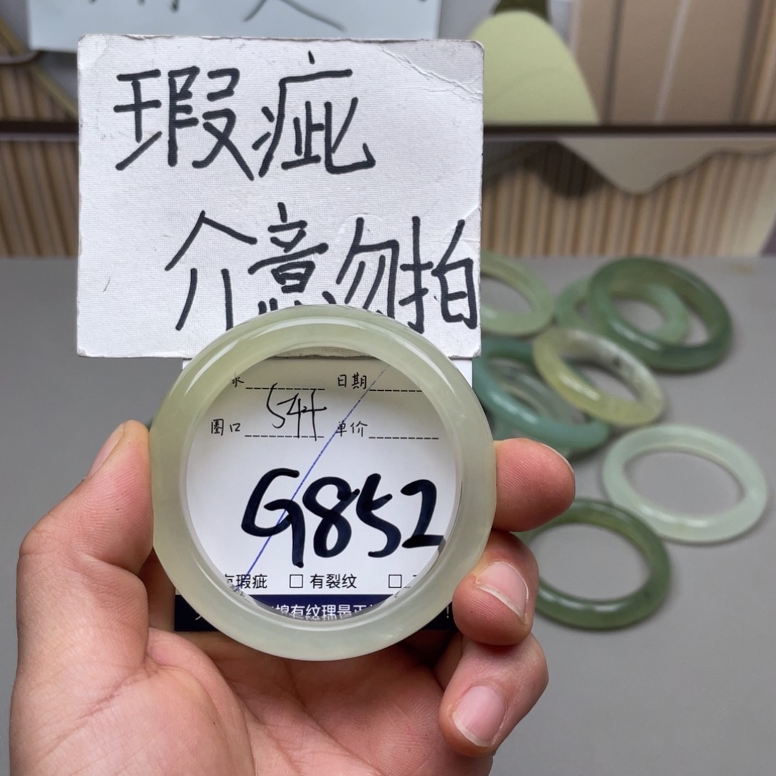 岫玉手镯手镯未镶嵌
