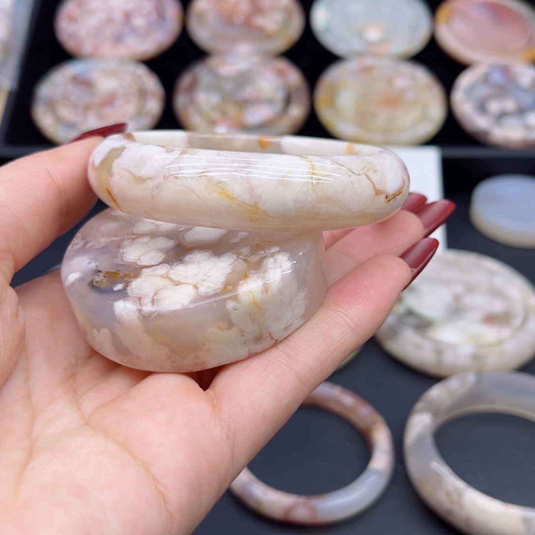 玛瑙/玉髓手镯未镶嵌56