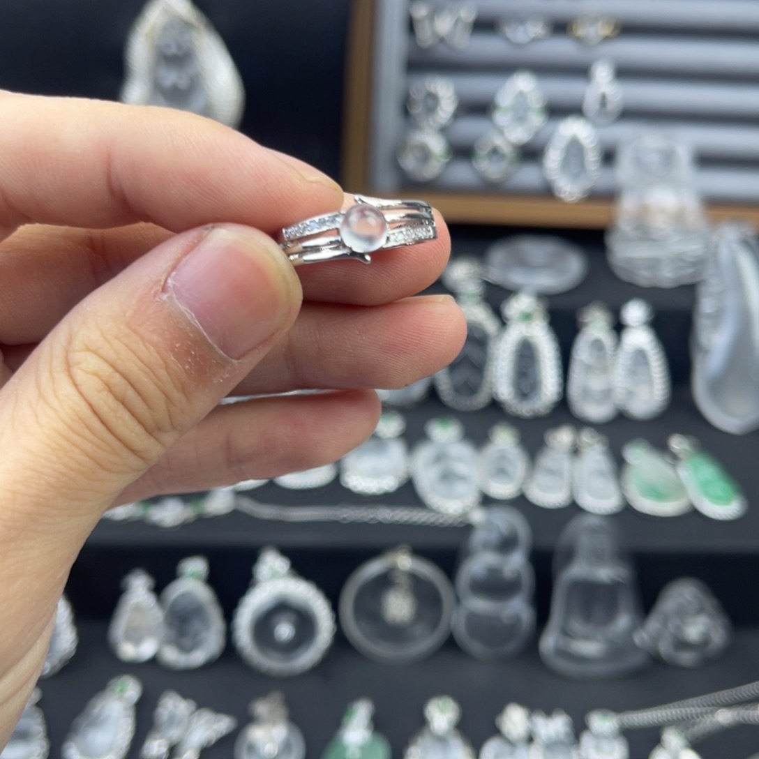 石英质玉合金戒指