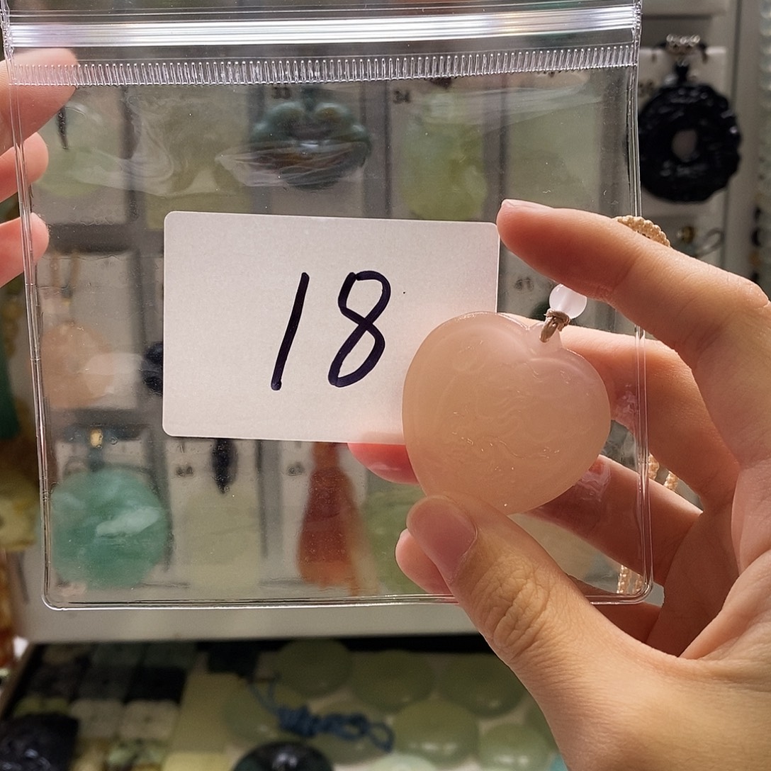 我***友蛇纹石玉未镶嵌颈饰