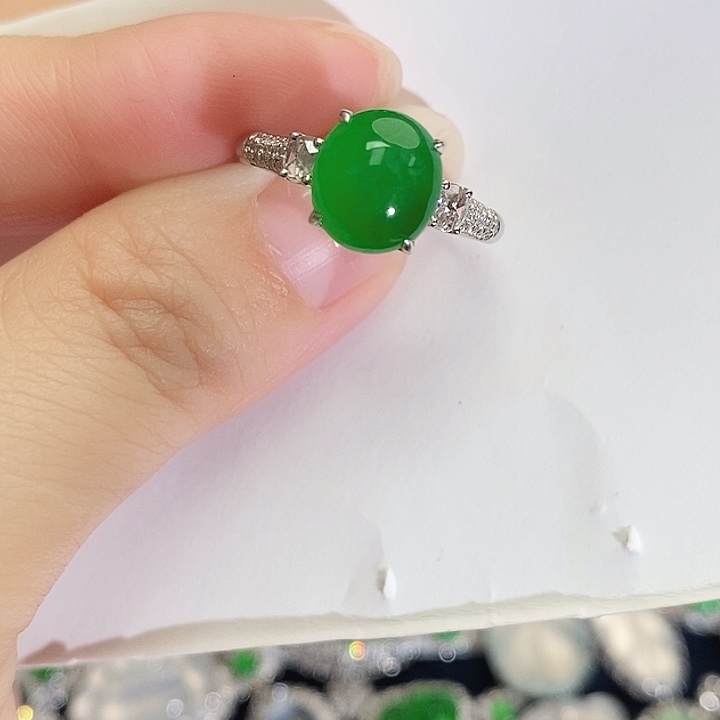 翡翠戒指18K金镶嵌蛋面