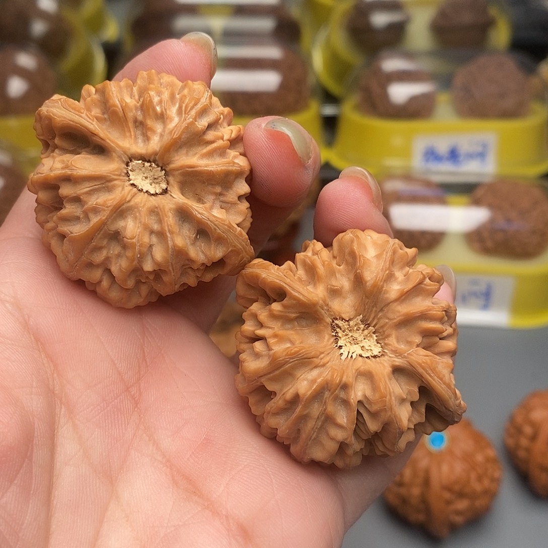 木质类文玩核桃龙门涧