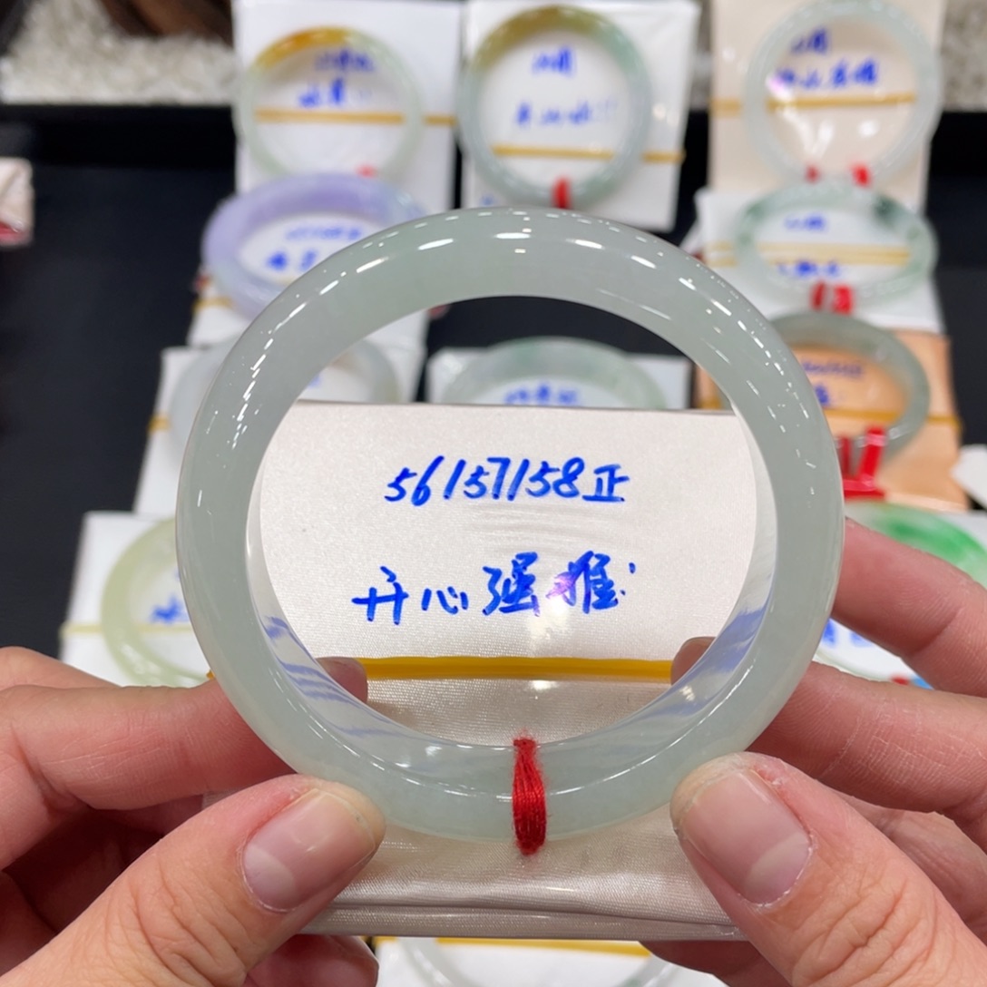 翡翠手镯未镶嵌缅甸翡翠天然翡翠