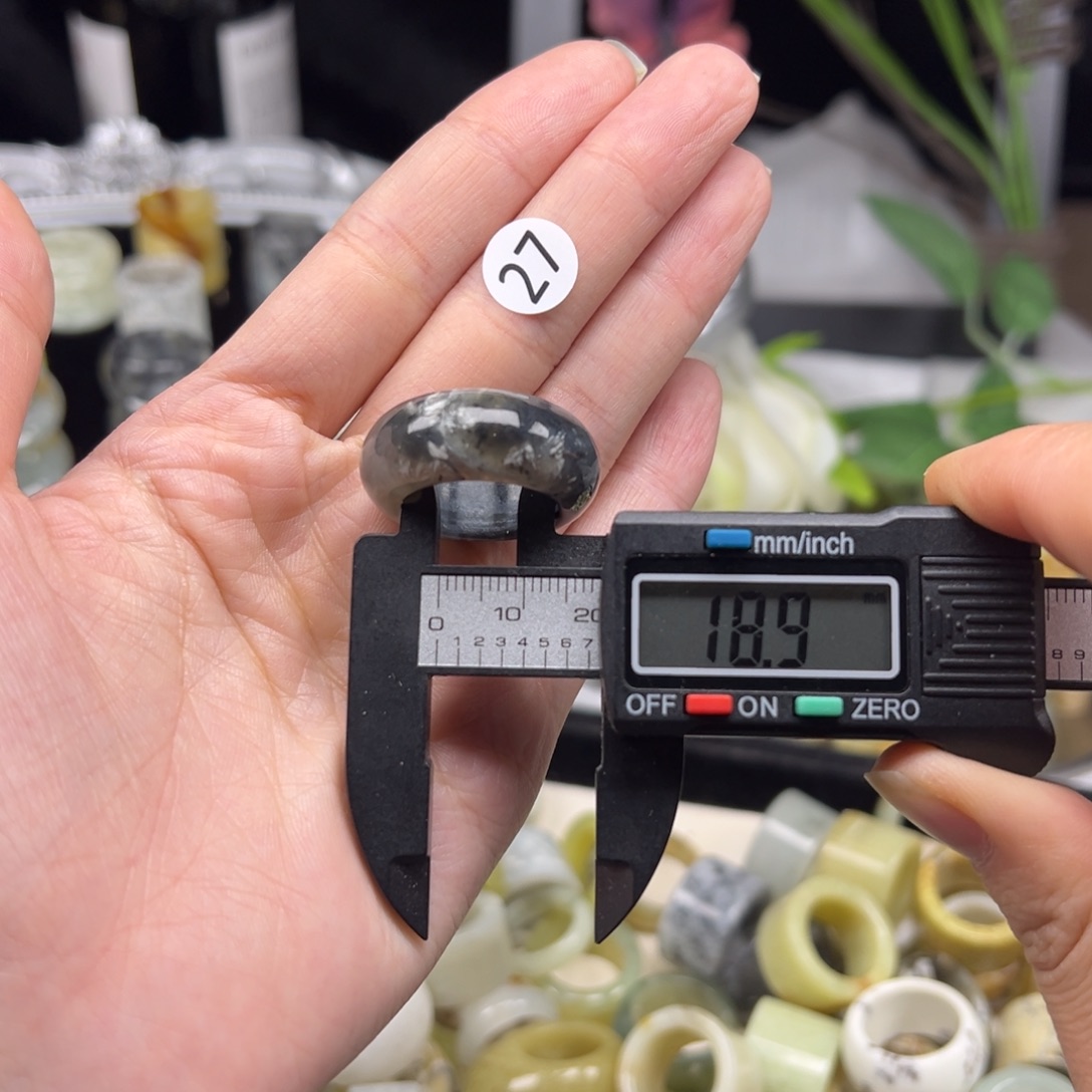 蛇纹石玉未镶嵌戒指