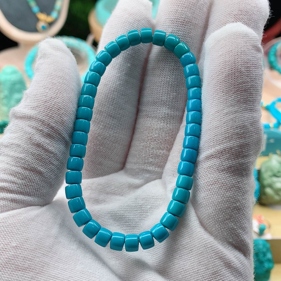 绿松石颈饰未镶嵌