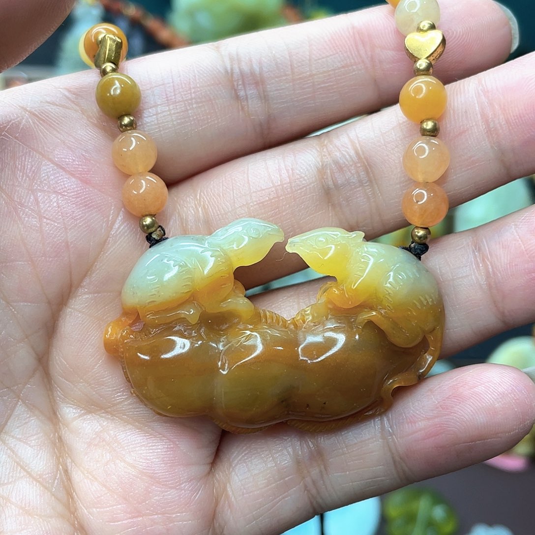 蛇纹石玉颈饰未镶嵌