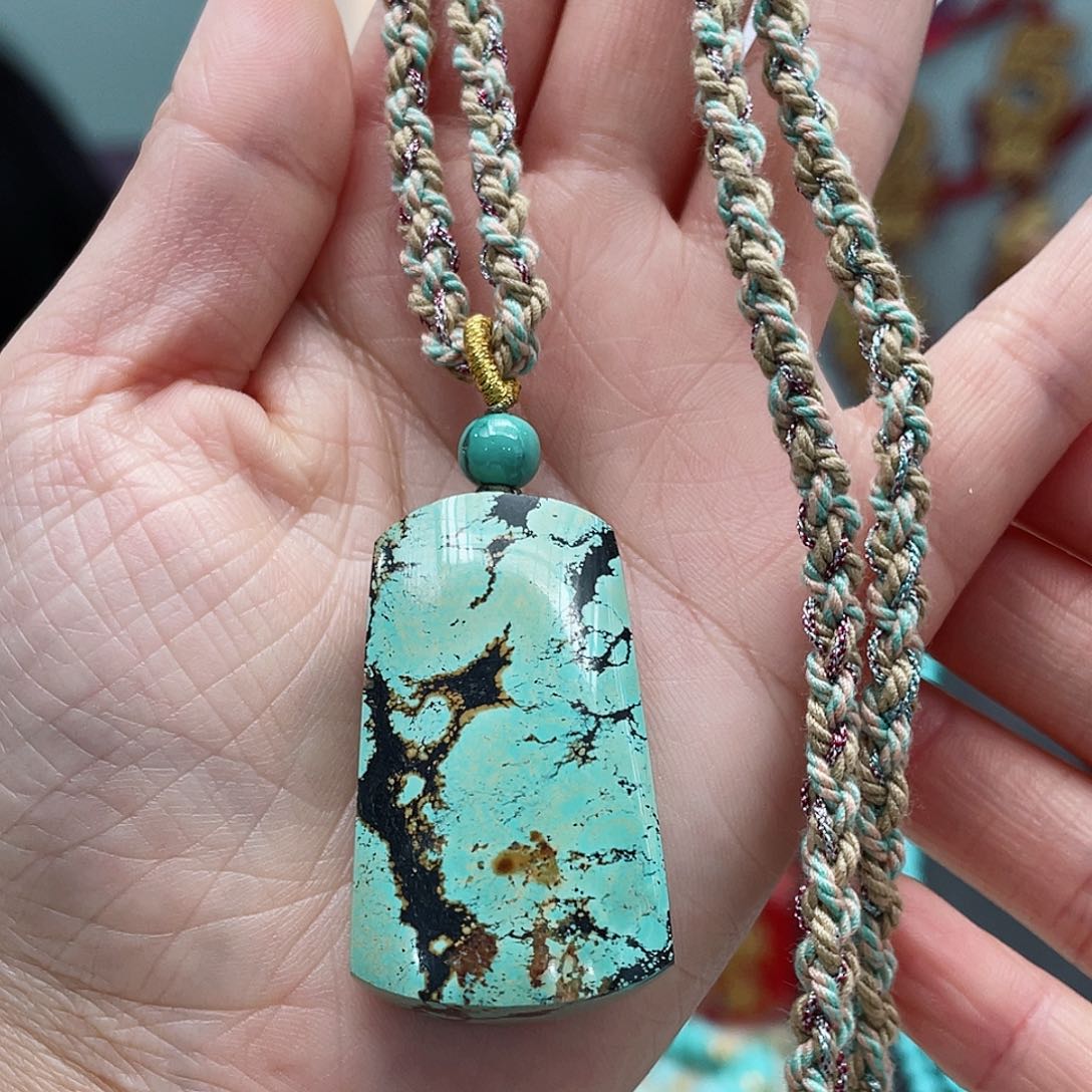 绿松石颈饰未镶嵌