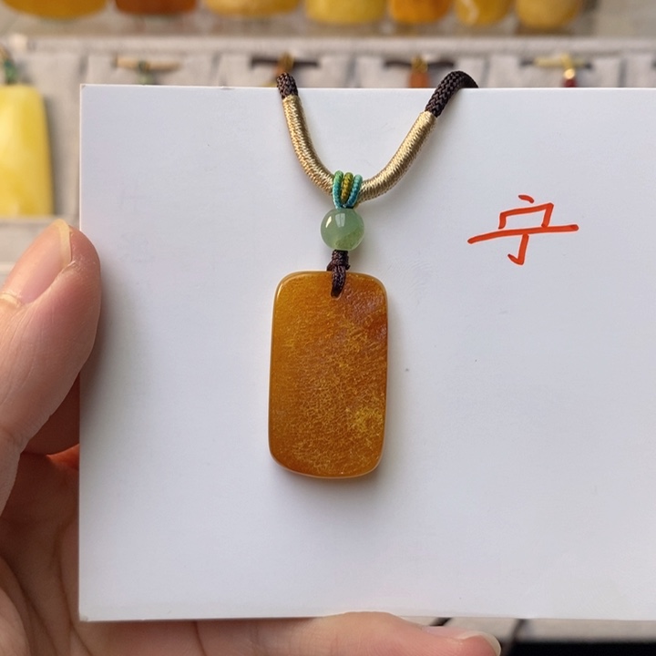 未镶嵌琥珀珠宝奇石