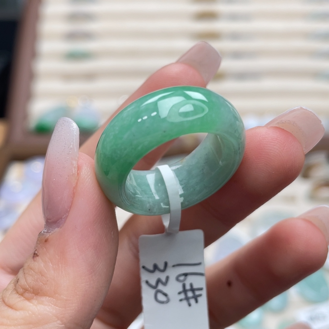 翡翠未镶嵌戒圈a37港圈16白底青乌鸡飘花墩墩