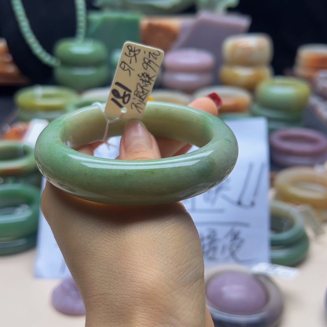 兰***兰石英岩玉手镯未镶嵌