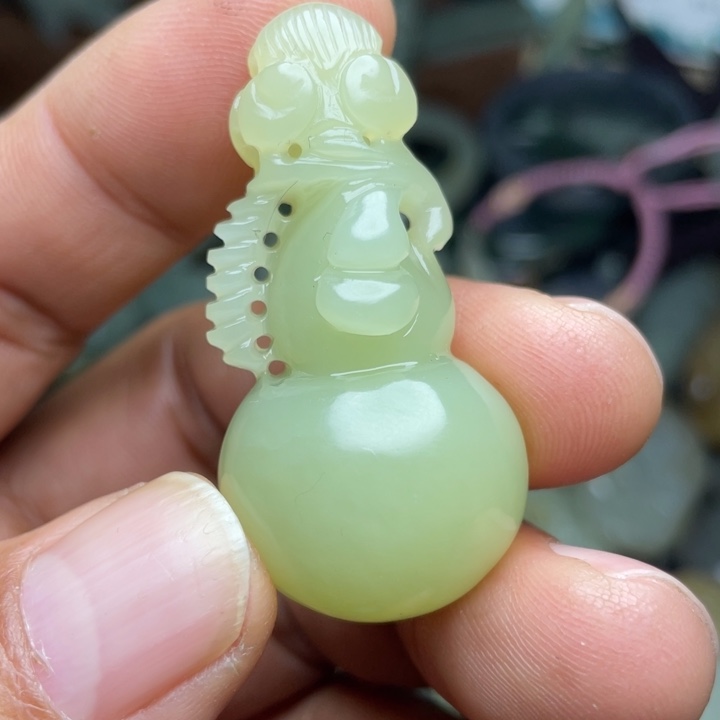 早****和田玉未镶嵌颈饰