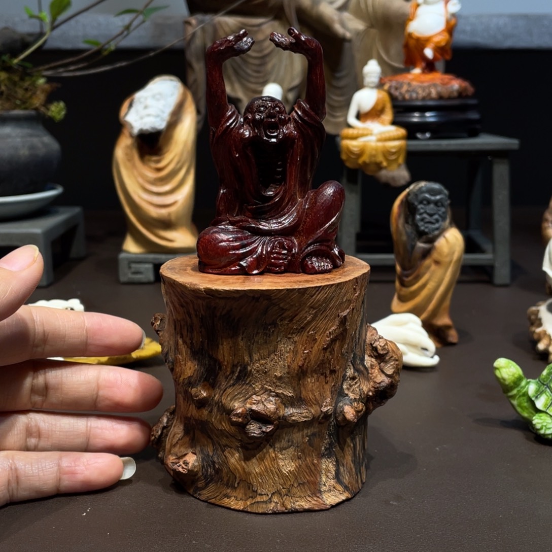 星***辰香榧木紫檀木雕罗汉摆件