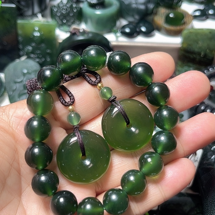 黄***豆蛇纹石玉未镶嵌颈饰