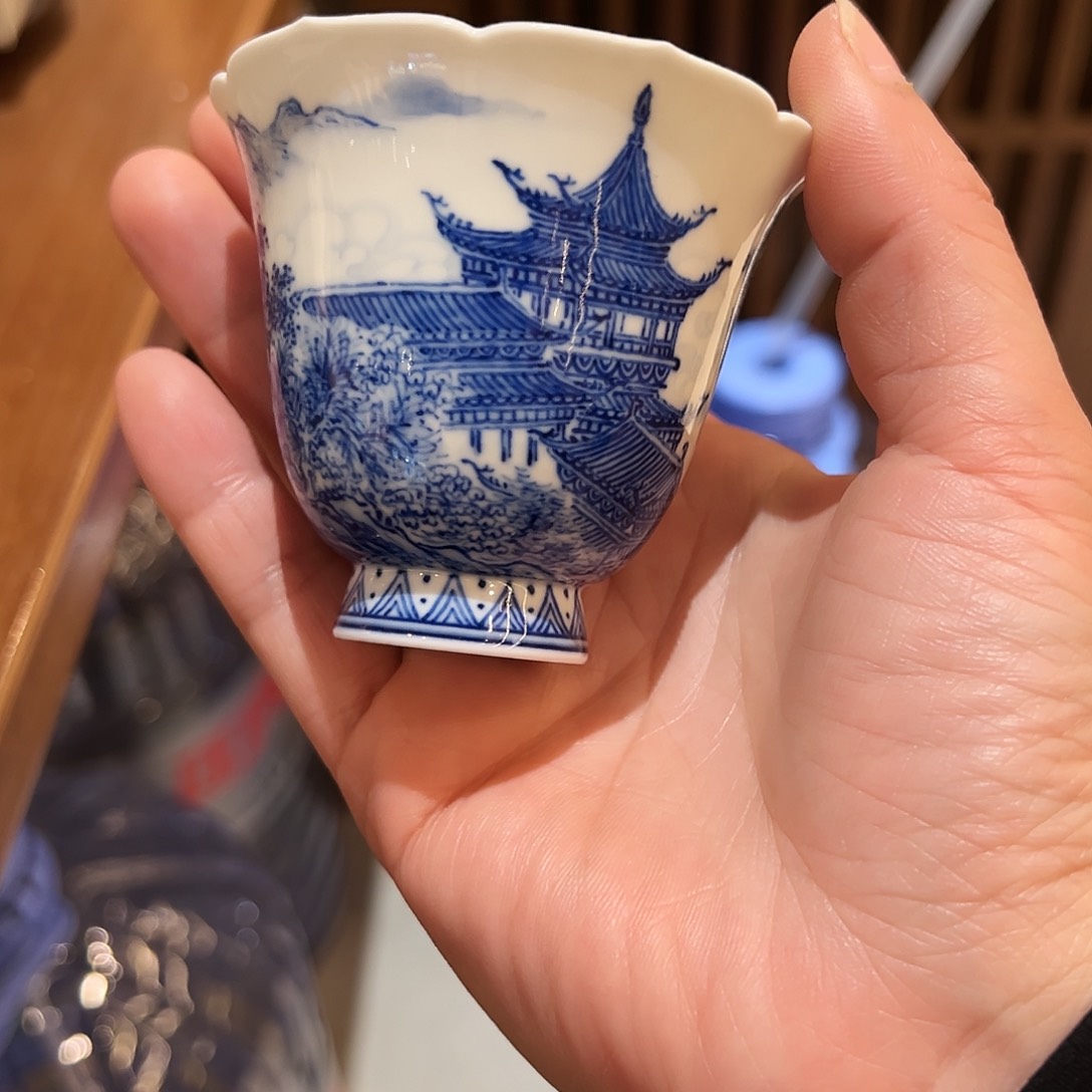 怡琅柴窑楼阁葵口手工手绘杯
