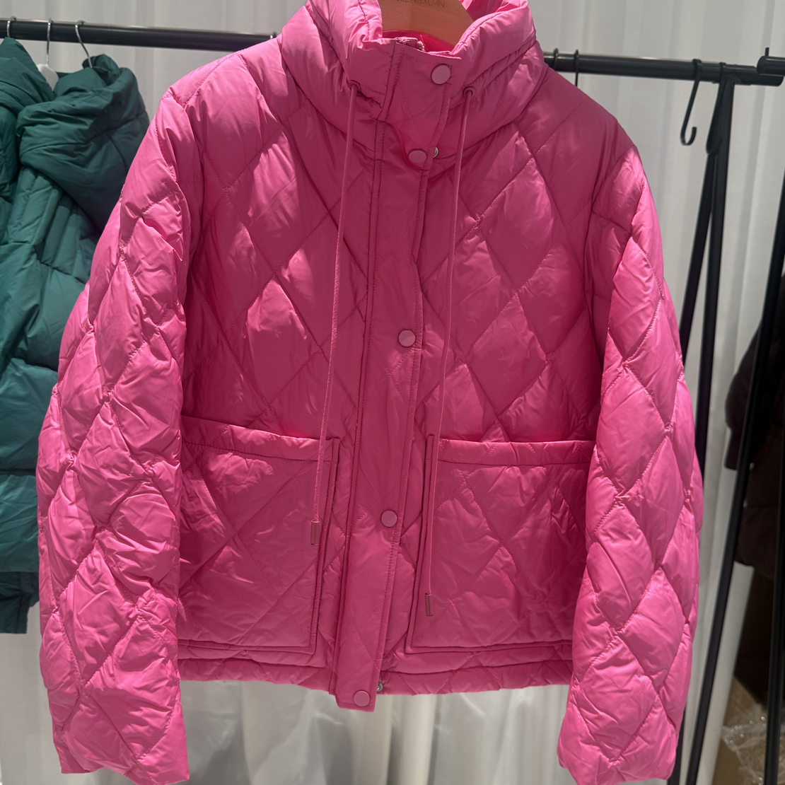 新款短款羽绒服时尚