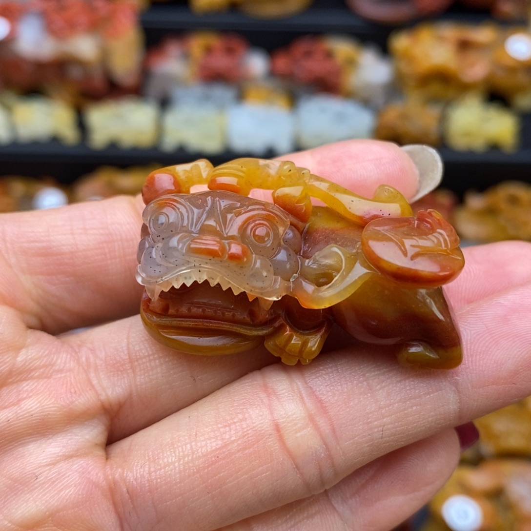 石英质玉（黄龙玉）未镶嵌颈饰