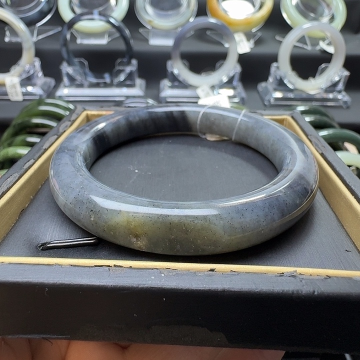 ღ***࿐和田玉未镶嵌手镯