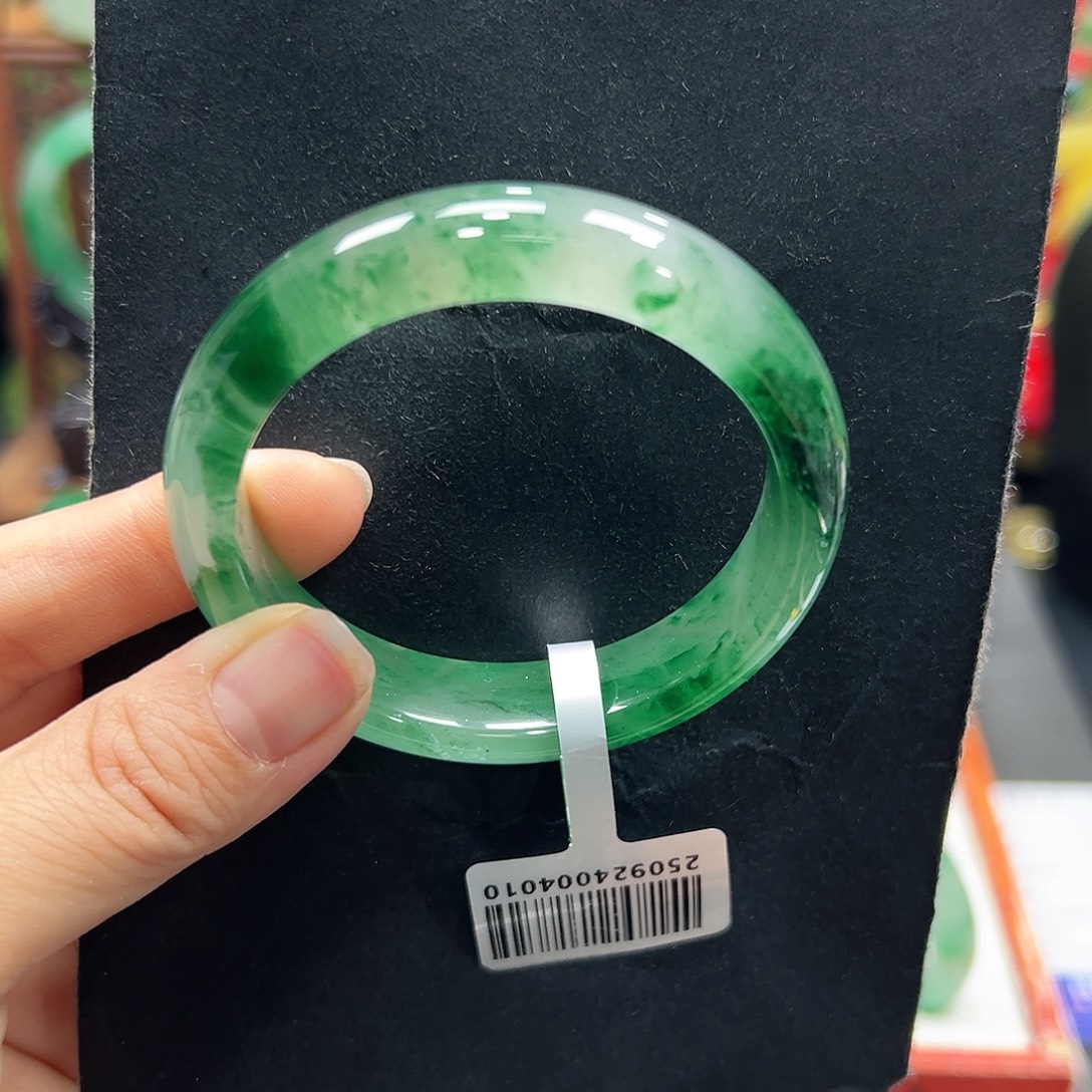 石英质玉（非洲翠）未镶嵌手镯