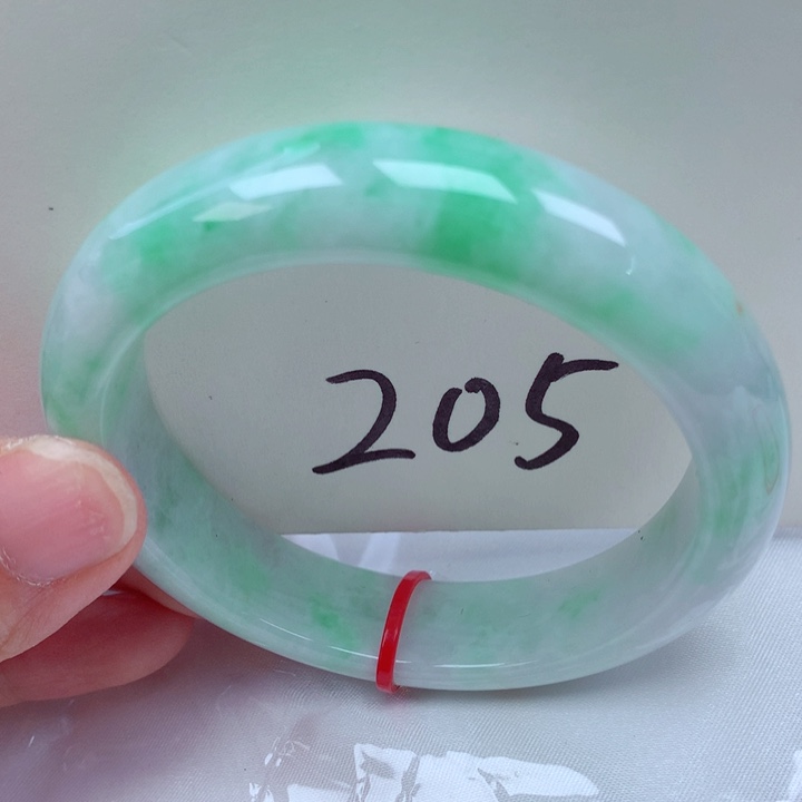 翡翠手镯未镶嵌翡翠