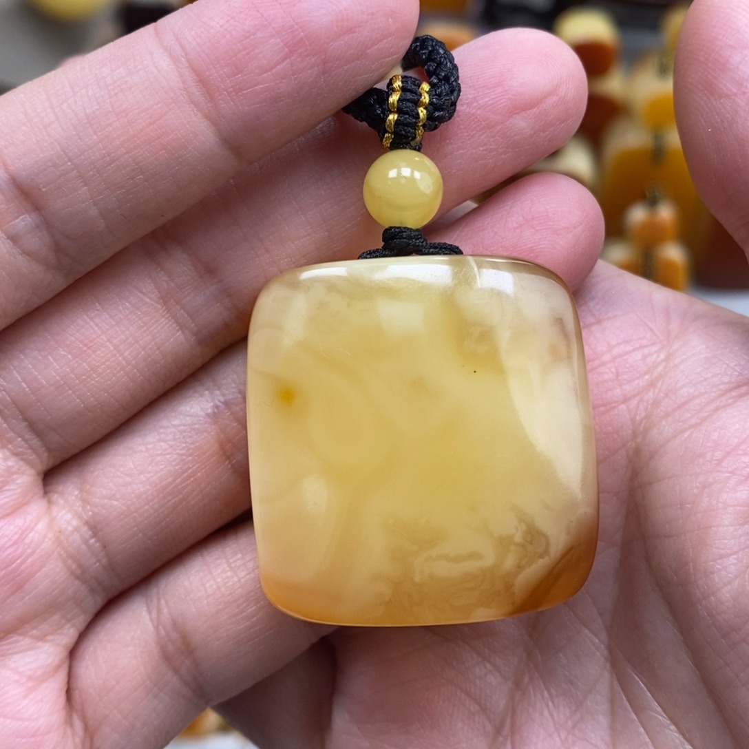 蜜蜡未镶嵌珠宝奇石