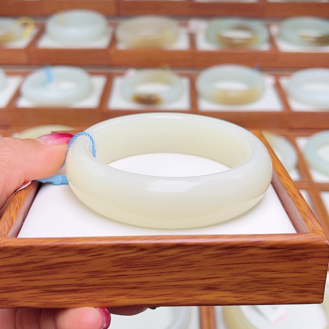 和田玉手镯未镶嵌57.9