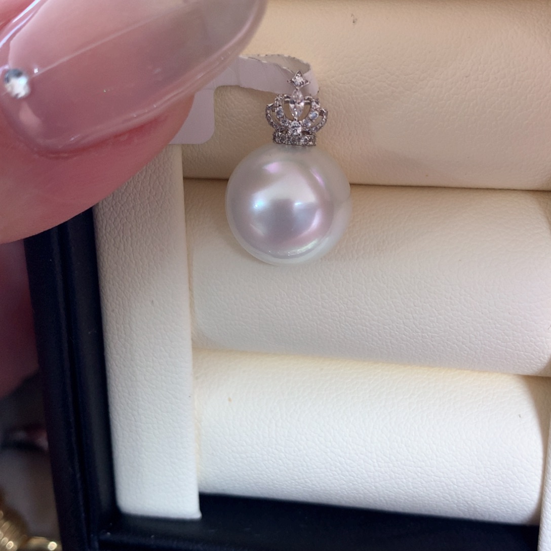 颈饰18K金镶嵌海水珍珠