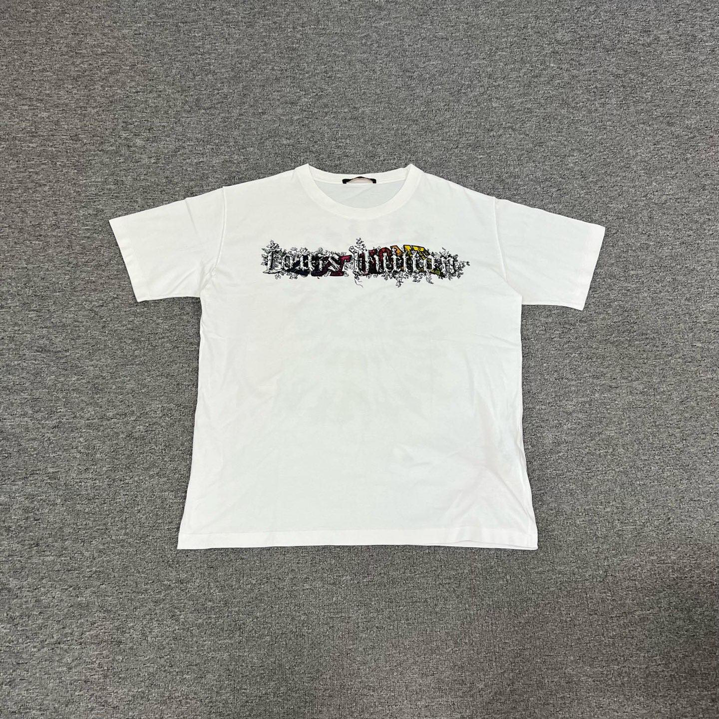 99新 LouisVuitton/路易威登 藤蔓漩涡 刺绣字母短袖T恤 L码