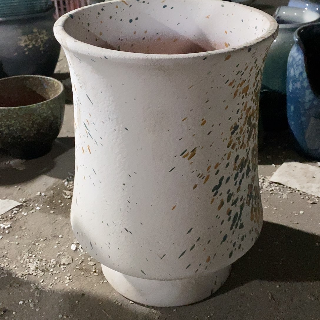 紫砂花盆瑕疵20/30¥。hzhzb