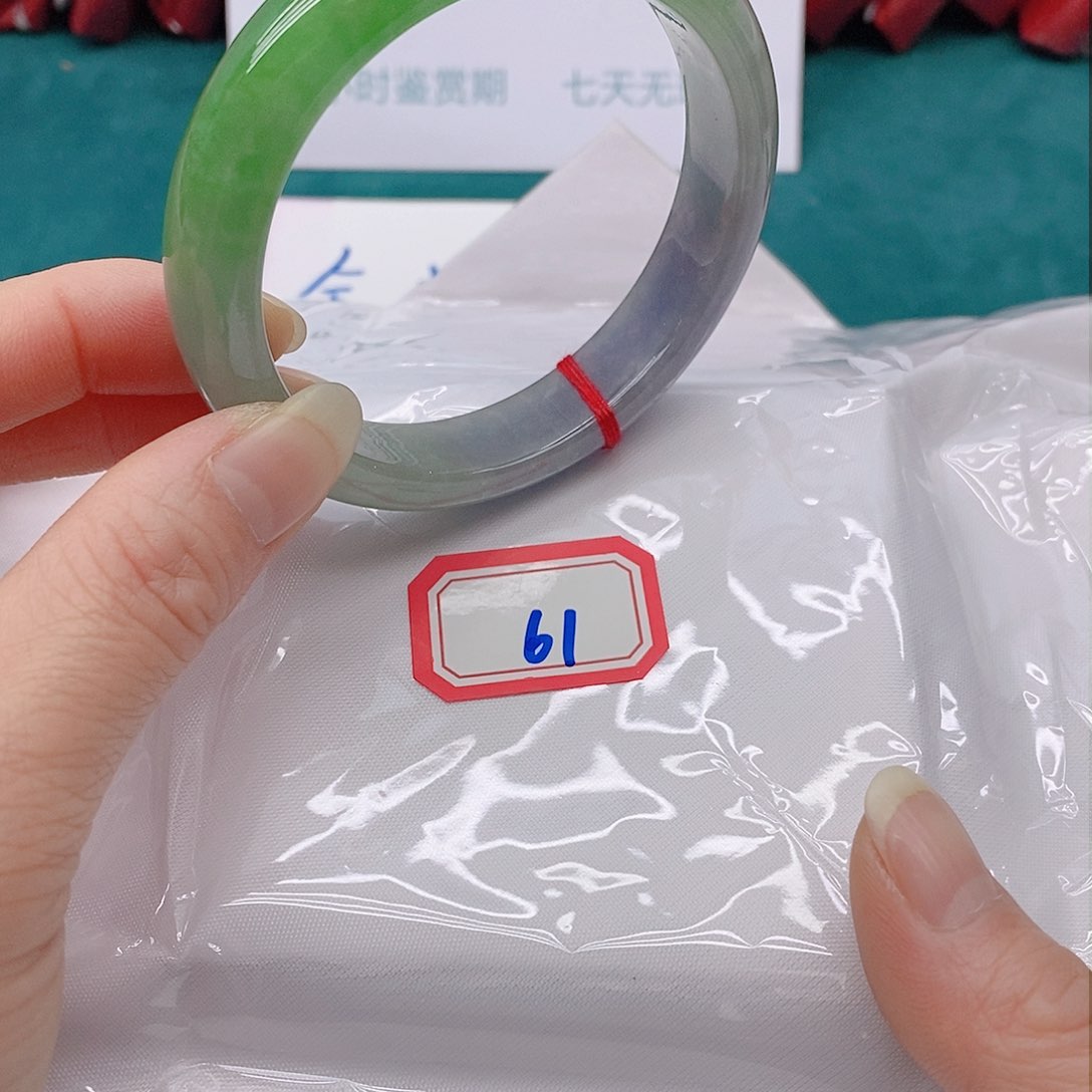 翡翠手镯未镶嵌最***天6111111111111