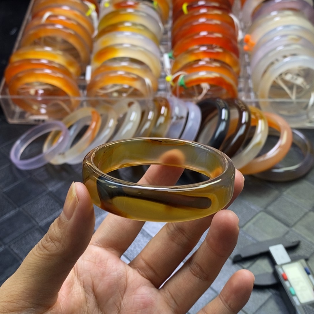 手镯玛瑙/玉髓未镶嵌