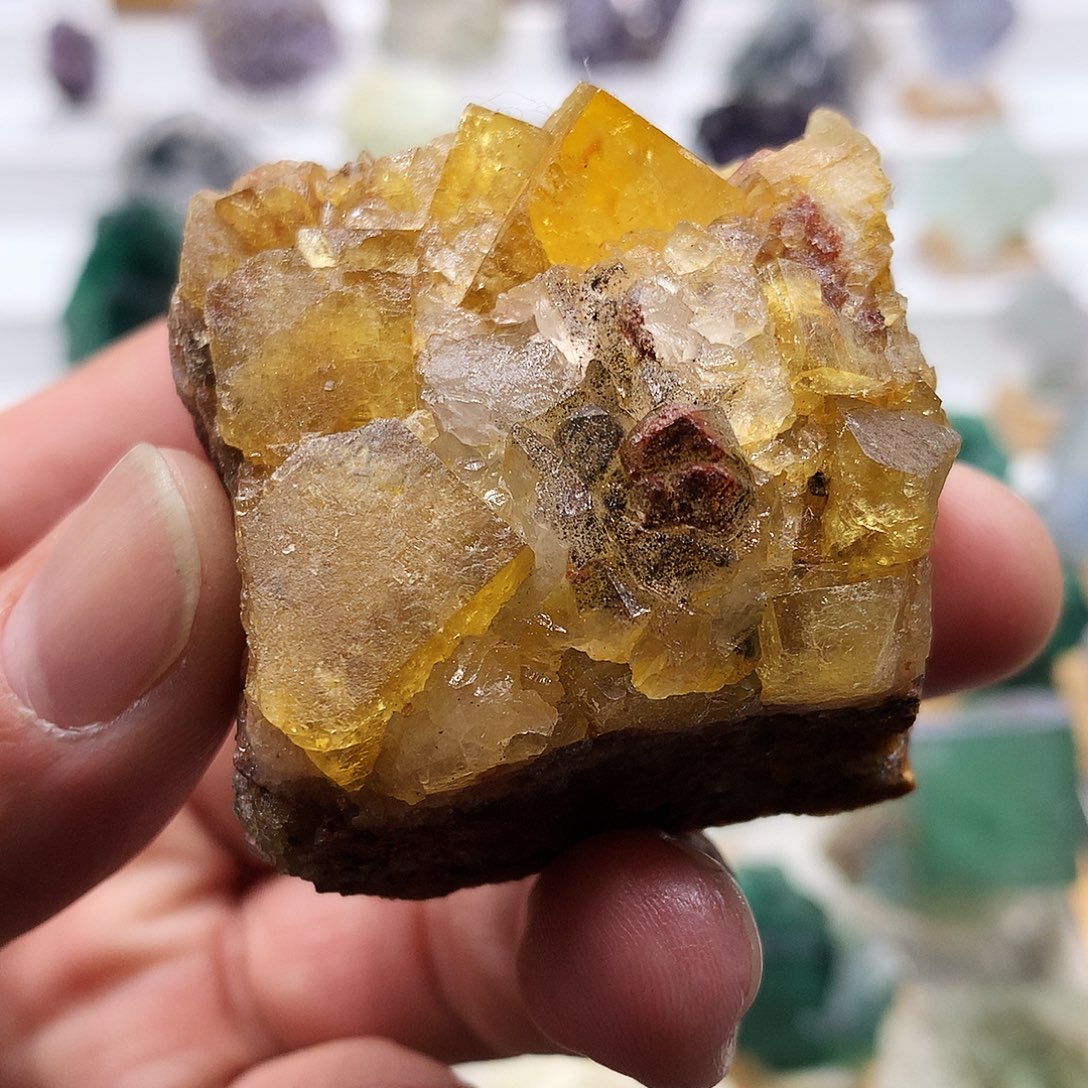 石材摩洛哥黄萤石水晶共生