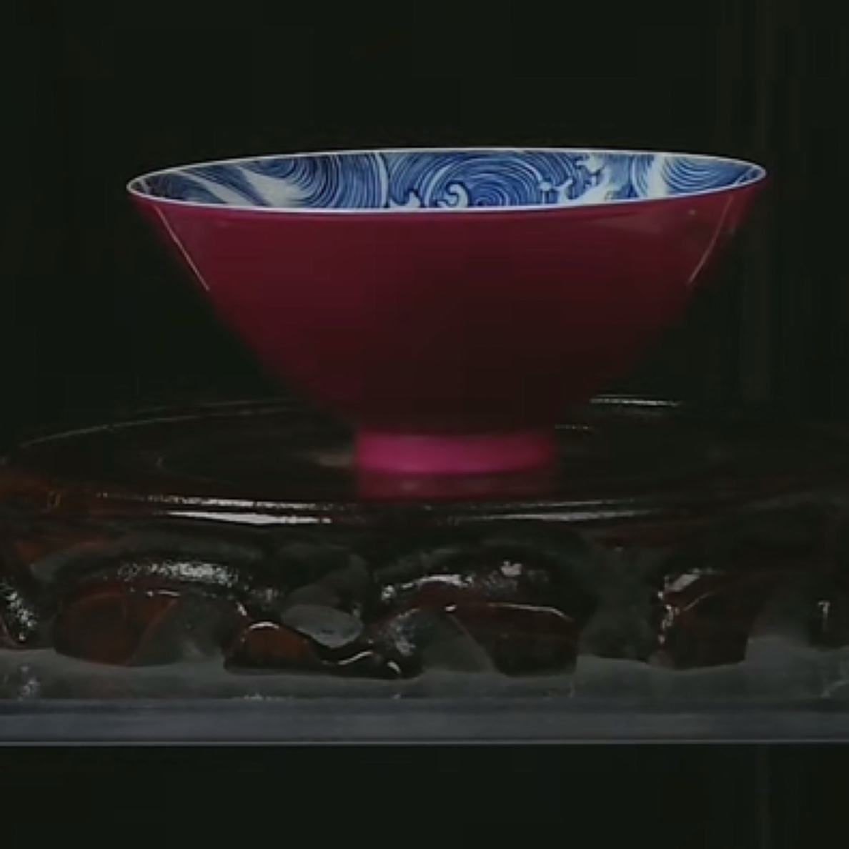 M内青花海水龙纹外胭脂红釉斗笠杯