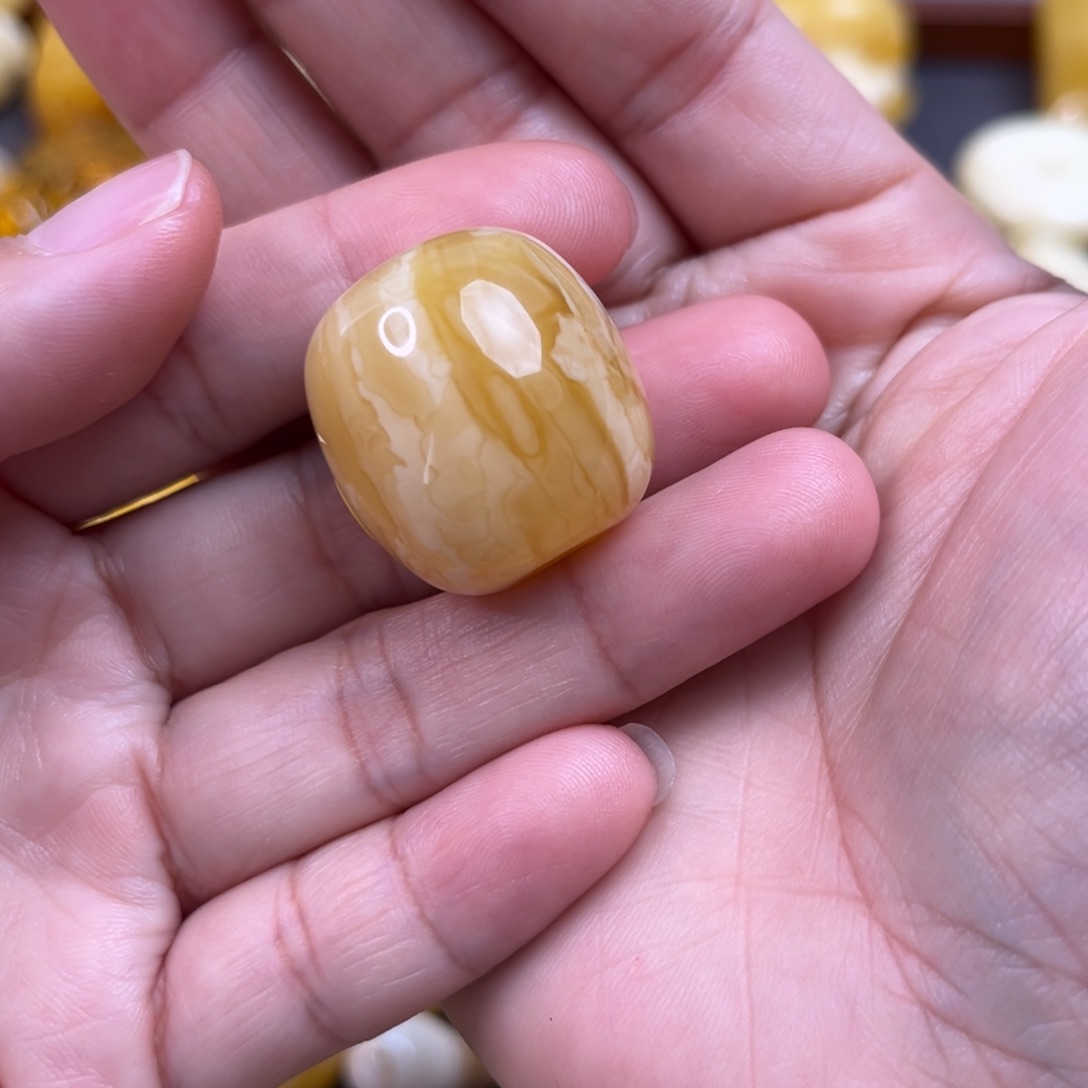 琥珀裸石未镶嵌彬****肉枣珠