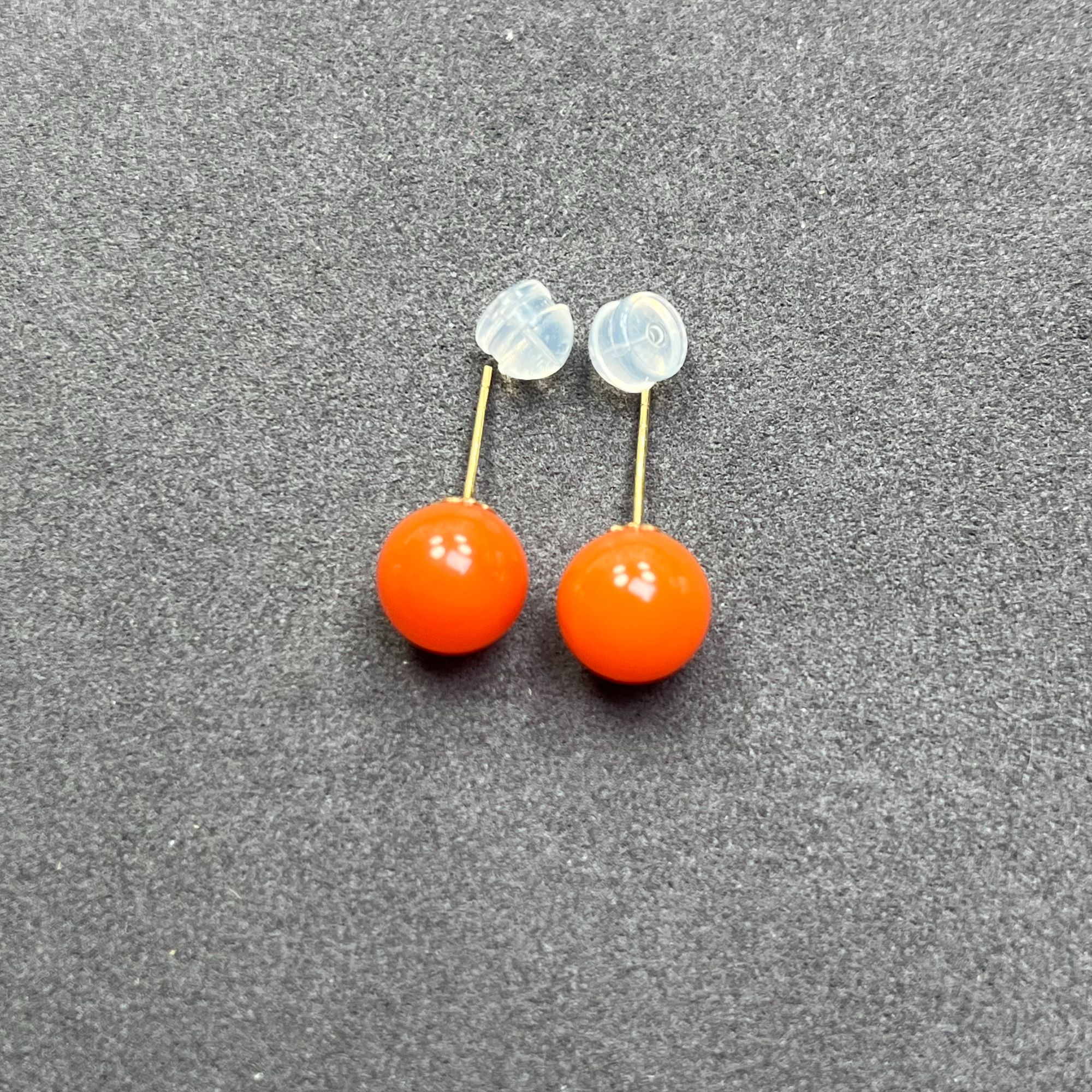 18k金镶嵌精品南红圆珠耳钉