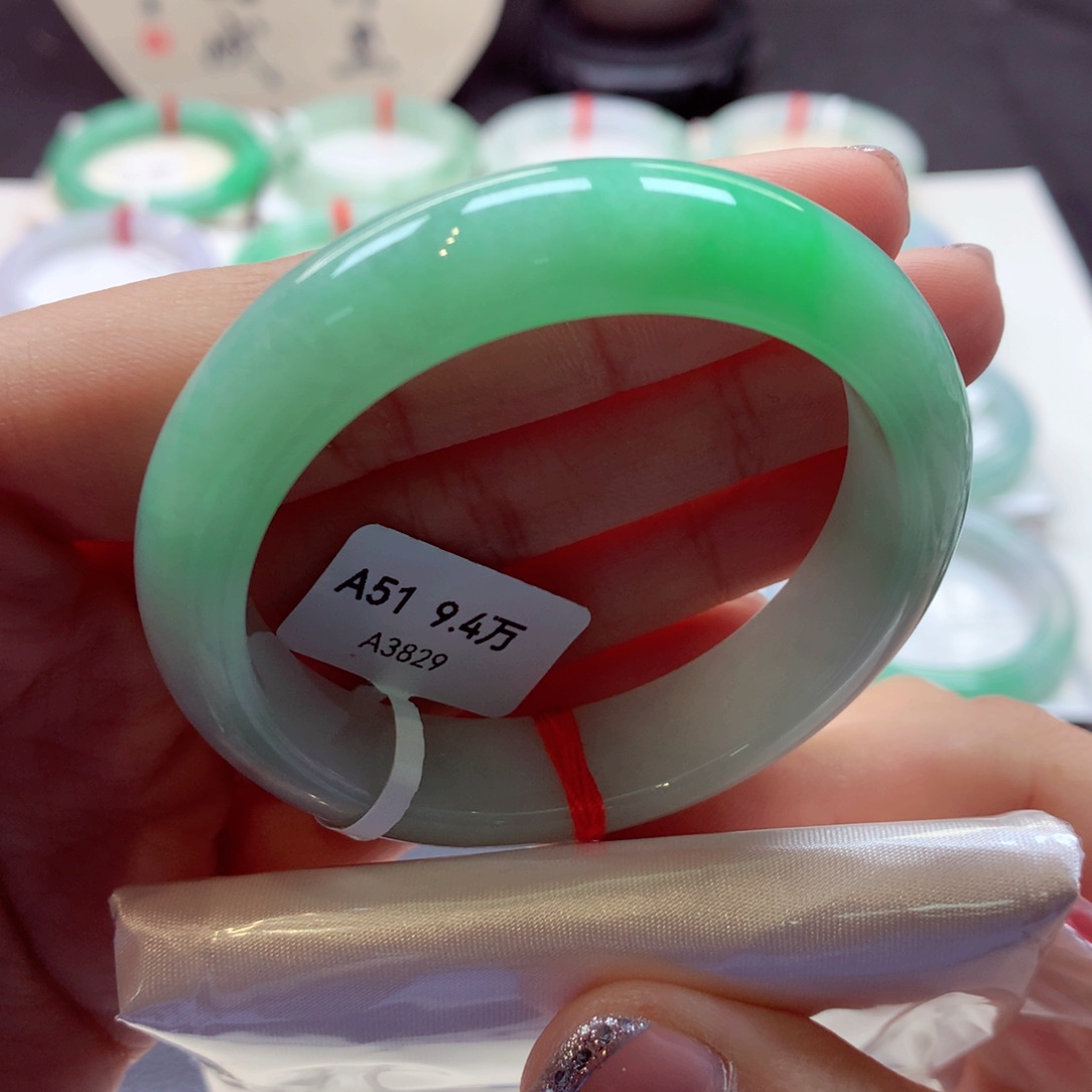 翡翠手镯未镶嵌小***妹正圈77