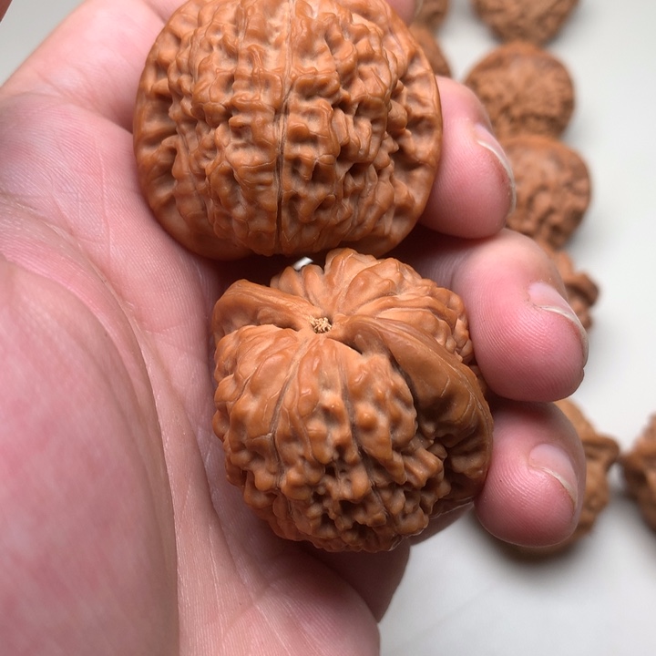 独***狼文玩核桃吊坠莲花