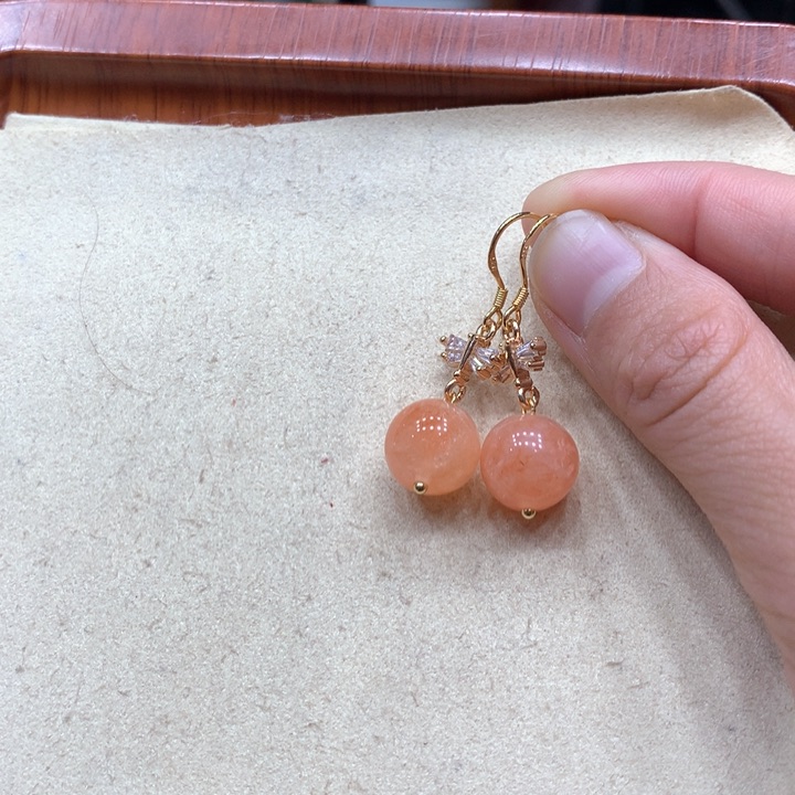 石英质玉合金颈饰