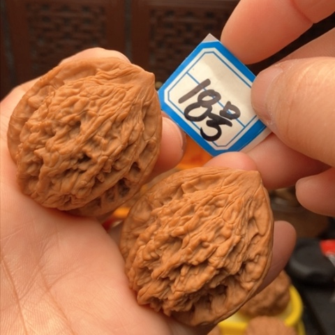 文玩核桃吊坠麦虎38